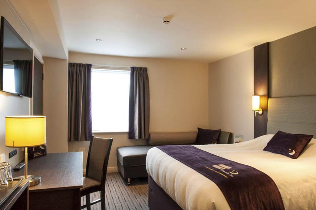 Premier Inn Harlow Rum bild