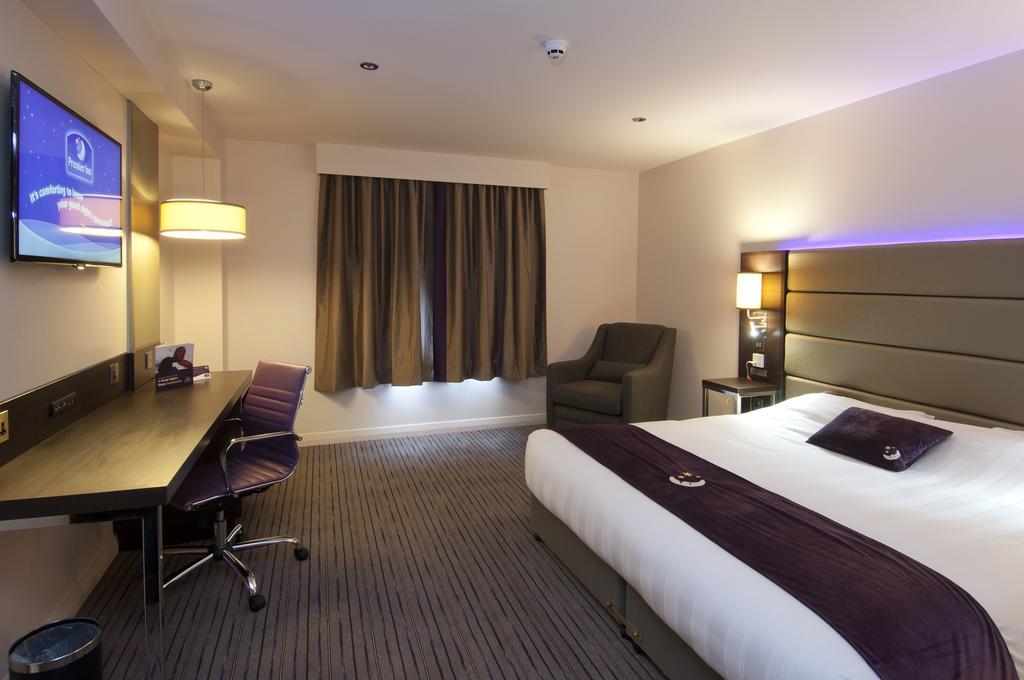 Premier Inn Harlow Rum bild