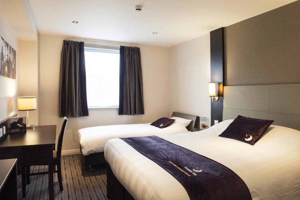 Premier Inn Harlow Rum bild