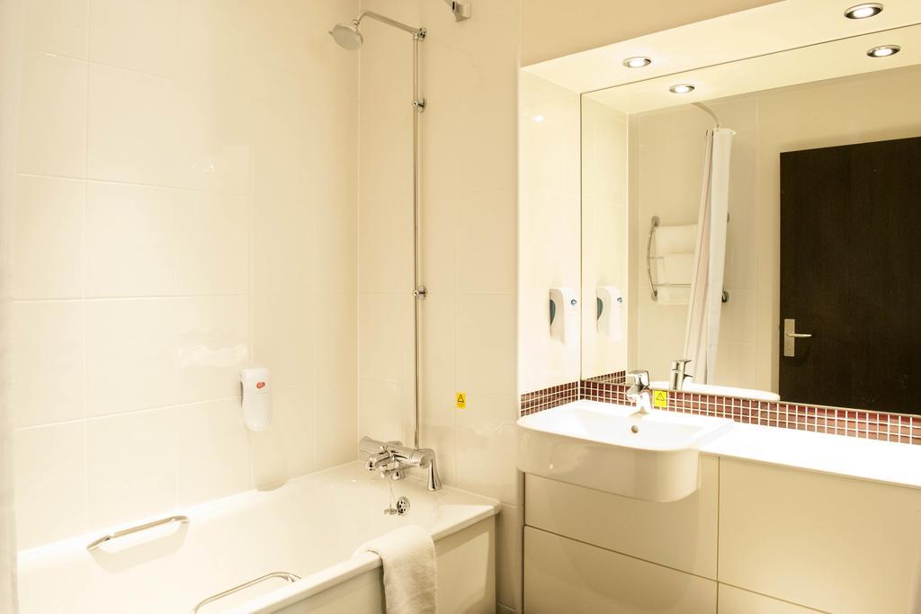 Premier Inn Harlow Rum bild