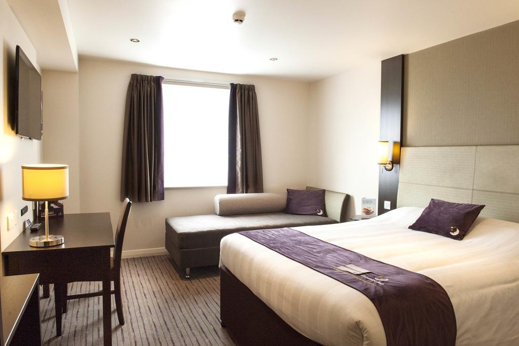 Premier Inn Harlow Rum bild