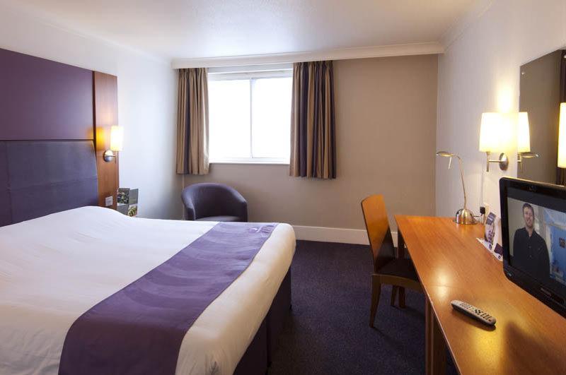 Premier Inn Harlow Exteriör bild