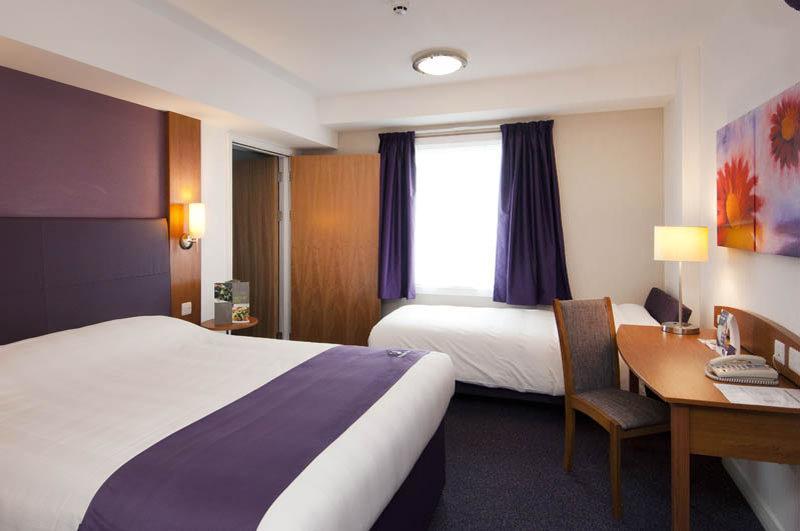 Premier Inn Harlow Exteriör bild